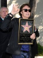 Paul McCartney får en stjerne på Hollywood Walk of Fame i 2011. 