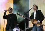 På scenen med George Michael under Live 8 koncerten i Hyde Park i London, 2005. 