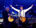 2012. Paul McCartney optræder ved MusiCares show i Los Angeles. 