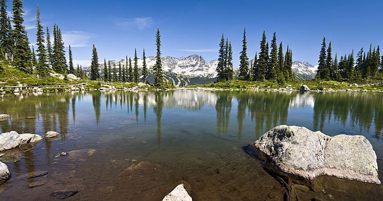 SMUKT. Området ved den tidligere vinter OL-by Whistler og Blackcomb Mountain byder på mange eventyr i den vildeste natur. iStockphoto