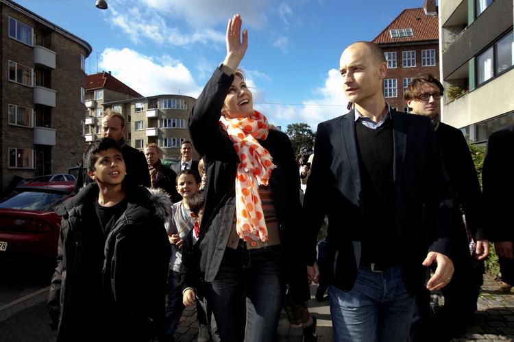 Statsministerkandidat Helle Thorning-Schmidt (S) afgav ved valget i 2011 sin stemme  på Østerbro med sin mand Stephen Kinnock ved sin side.  