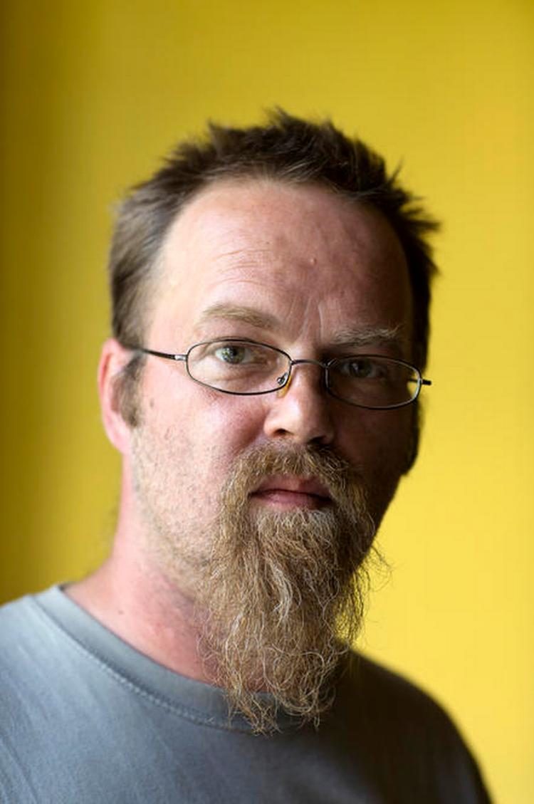 HVEM-HVAD-HVOR: Robert Nielsen. Omdiskuteret kontanthjælpsmodtager. En række folkeskoler og efterskoler på Fyn. 