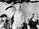 Fugleflugt. Først var det fuglene, hun måtte flygte fra, modellen og  reklameskusepilleren Tippi Hedren, så var det instruktøren til filmen, en vis hr. Alfred Hitchcock, som forfulgte hende, men det var mere romantisk og erotisk, fremgår det af et ny tv-drama fra BBC om en anden side af gysets mester. Foto: fra filmen