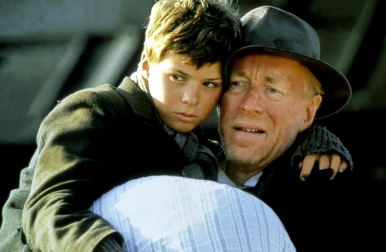 I 1988 vandt Bille Augusts filmatisering af ’Pelle Erobreren’ med Max von Sydow i hovedrollen både en Oscar og de gyldne palmer i Cannes. Nu har HBO fået 21 millioner kroner i støtte til at lave en ny tv-serie baseret på Martin Andersen Nexøs roman i fire dele, der udkom i perioden 1906-1910. Foto: Cinetext