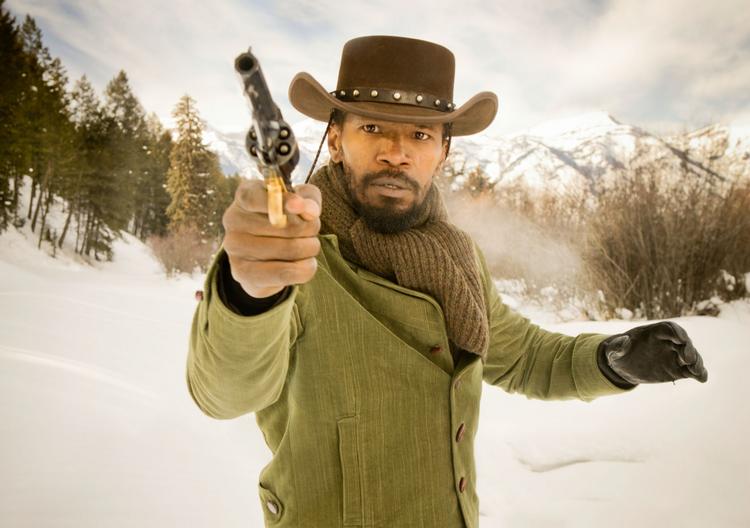 Udbrud. Quentin Tarantino der står bag den voldsmættede 'Django Unchained', mistede besindelsen, da han i et interview blev spurgt, om han ser en sammenhæng mellem vold på film og virkelighedens vold. Hertil svarede Tarantino: »It's none of your damned business«. På billedet ses Jamie Foxx, der spiller hovedrollen i thrilleren. Foto: Pr-foto/PHOTOSHOT