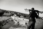 Dødslistet. Unge kvindelige basketball-spillere er sætter livet på spil, hver gang de sætter støvlen på banen i hovedstaden Mogadishu. Holdets kaptajn Suweys er på Al-Shabaabs dødslister. 