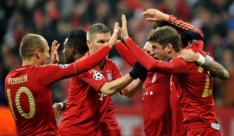 Storkamp. Thomas Müller har en særlig evne til at slå til i de vigtigste kampe. Scorer han første mål i aften og fører Bayern München til sejr på 2-1, giver det pengene 50 gange igen til Læsernes Tipsklub. 