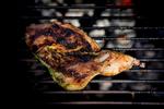 Halve fugle. Marinaden giver friskhed, og fuglen får masser af farve og knas på grillen. Peter Hove Olesen