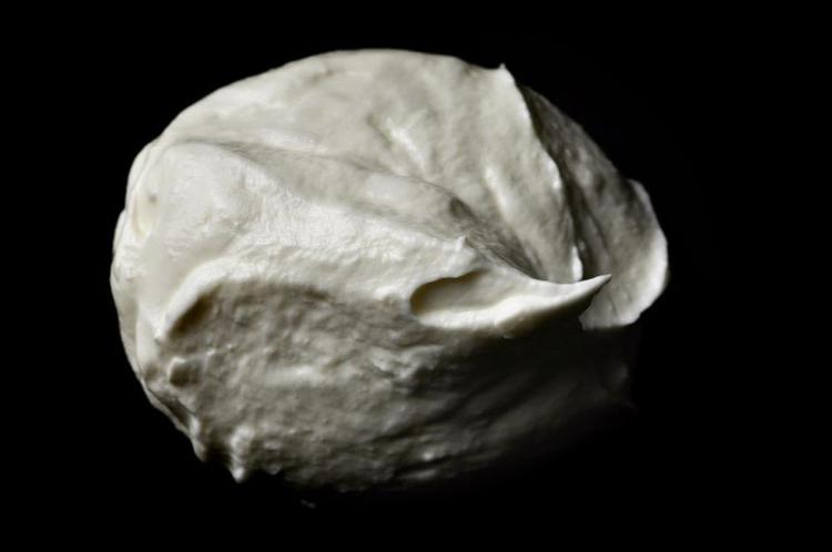 Proteinrigt. Skyr er en anden af de fødevare, hvor Forbrugerrådet Tænk mener at producenterne vildleder forbrugerne. I nogle typer af skyr er der nemlig  tilsat store mængder sukker eller sødestoffer. 