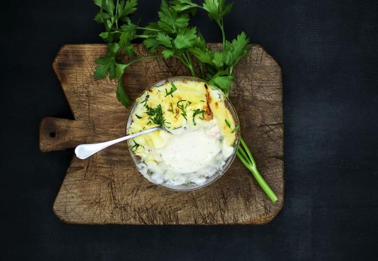 Hjemmerørt. Æggesalat kan man købe færdiglavet, men hvorfor købe, når man kan pimpe sin egen salat, spørger Tina Scheftelowitz: Der er ikke noget nemmere end at mose et æg og tilsætte mayo og karry. 