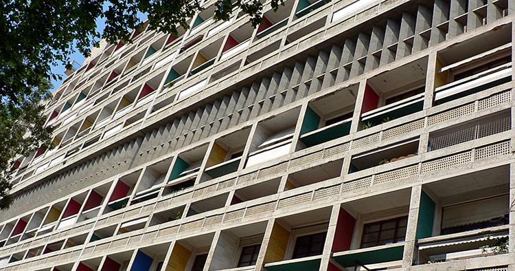 Ekstremt. Betonbyggeriet blev forsøgt stoppet - kritikere mente, folk ville blive sindssyge af at bo i lejlighederne. Yisris, flickr/Creative Commons/Yisris, flickr/Creative Commons
