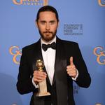 Jared Leto poserer med sin Golden Globe-statuette i 2014.   