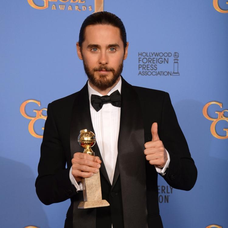 Jared Leto poserer med sin Golden Globe-statuette i 2014.   