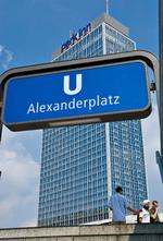 Alexanderplatz er en af de 17 stationer i Berlin, der har problemer med narkomaner og kriminalitet. 
