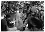 Internationalt. Salavat, Afghanistan, 2010. Soldater fra den canadiske og den afghanske hær taler med indbyggerne i en landsby. Anja Niedringhaus