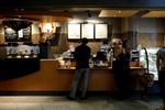 Øv. Starbucks i Terminal 2 bestod ikke, da Fødevarestyrelsen kom på besøg. OLESEN PETER HOVE/POLFOTO