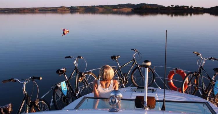 SØMÆRKER. Man styrer efter nummererede bøjer i vandet. Er vejret usigtbart, bruger man bådens gps. Mogens Hansen
