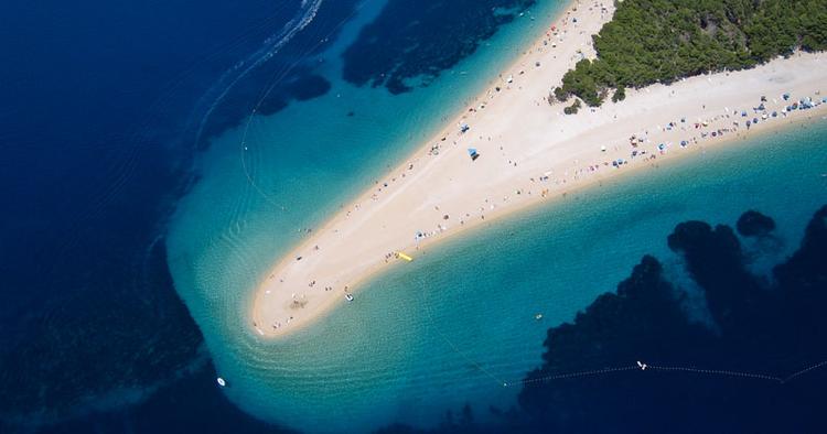 Sandstranden Zlatni rat er en af Kroatiens mest spektakulære. 