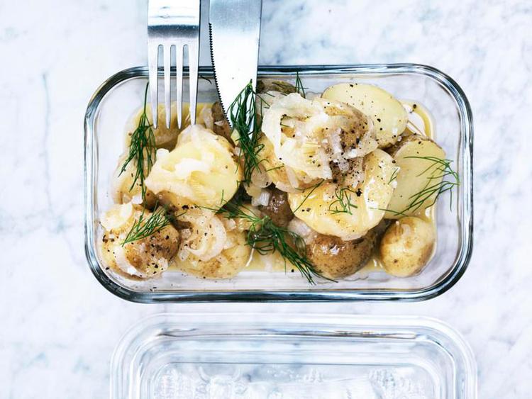 Frisk. Prøv en opdateret version af den lune kartoffelsalat. Columbus Leth