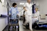 risiko. Hvis der er høj belægningsgrad på en afdeling, det vil sige en belægning på 110 procent eller mere, er der ni procent flere, der dør på hospitalet, end når der er en belægning på under 80 procent, viser undersøgelsen. PETER HOVE OLESEN/POLFOTO