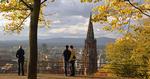 Besøg. Freiburg (im Breisgau) ligger cirka 130 kilometer sydvest for Stuttgart og har omkring 220.000 indbyggere.  Dr. Heinz Linke/istockphoto.com