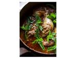 Butter chicken er egentlig opfundet som restemad, og retten smager da også dejligt, selv om du vælger den nemme løsning og bruger rester fra gårsdagens stegte eller kogte kylling. Bare sørg for at varme kyllingeresterne godt igennem i saucen. Foto: Anne-Li Engström