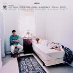 Bahamas. De tolv sange  tegner et varmt klingende portræt af en af en lige så trist som skæg person 