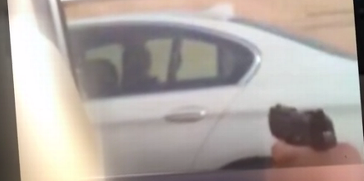 Terror. En video, der er blevet offentliggjort på nettet viser angiveligt et angreb på an dansker i Saudi Arabien. 