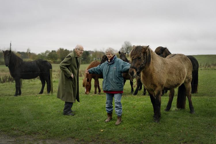 Ægteparret Iben og Aage Kjems er begge 92 og bor sammen på en lille gård nær Skanderborg. 