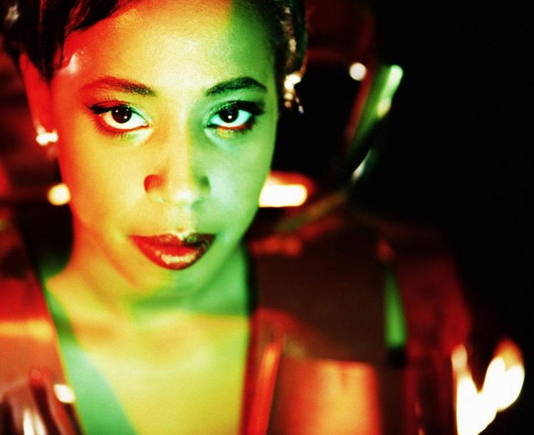 Et mørkt bæst. Det kalder Cold Specks selv sin stemme, der bl.a. er inspireret af Nick Cave og lyden af hendes egen far. 