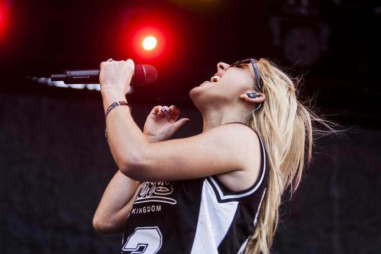 POP. Ellie Goulding står bag verdenshittet 'Burn'. I slutningen af juni skal hun optræde på Tinderbox i Odense. 