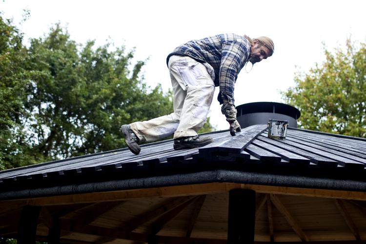 Genindføres? VKO vil genindføre håndværkerfradraget, hvis de kommer i regering - det mener dagens debattør, ikke er givtigt. 