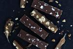 Gør det selv. Denne simplificerede Snickers gør alle andre chokoladebarer til skamme. Maja Ambeck Vase.