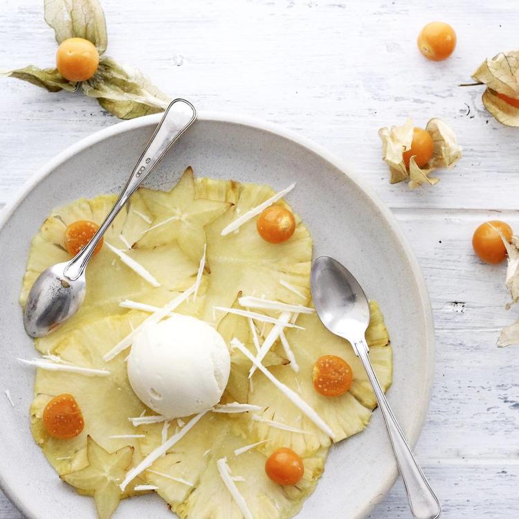 Spiselig colada. Hvis du kan lide Piña Coladas, så er denne dessert lige noget for dig. Maja Ambeck Vase