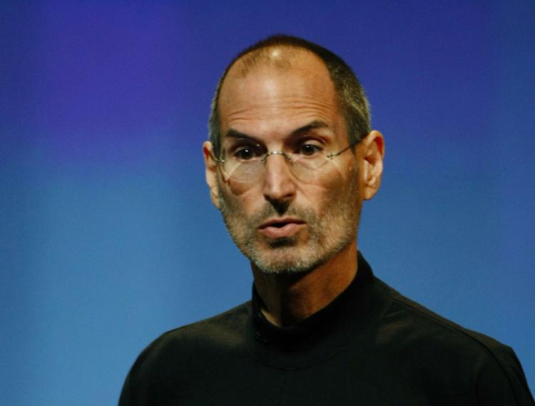 ikon. Apple er i høj grad synonymt med Steve Jobs, der stod i spidsen af virksomheden fra 1997 til 2011, hvor han døde af kræft. Paul Sakuma (arkiv)/AP