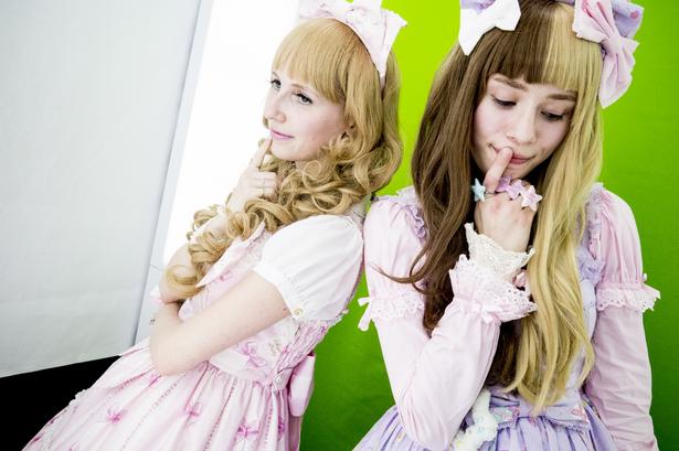 Smile. Sarah Bech (tv.), 24 år, og Maja Jørgensen 15 år (th.) er til NatNight på Nationalmuseet med cosplay-tema. Cosplayerne bruger timer på at blive til sin figur og når man så er 'in character', bliver det foreviget og delt via sociale medier. 