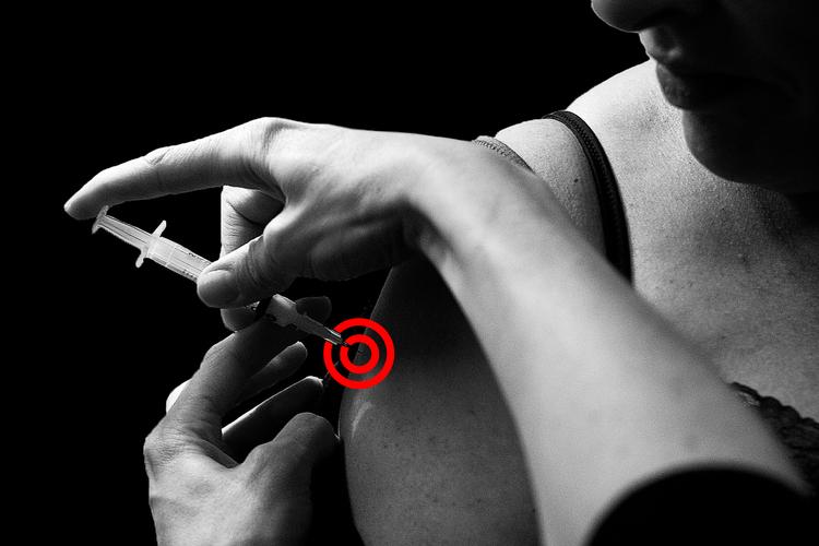 bivirkninger. Nu vil Danske Regioner forsøge at hjælpe piger med uklare symptomer efter hpv-vaccinationer. Senest 1. juni vil én afdeling i hver af de fem regioner være udpeget som stedet, der skal være tovholder i pigernes udrednings- og potentielle behandlingsforløb. 