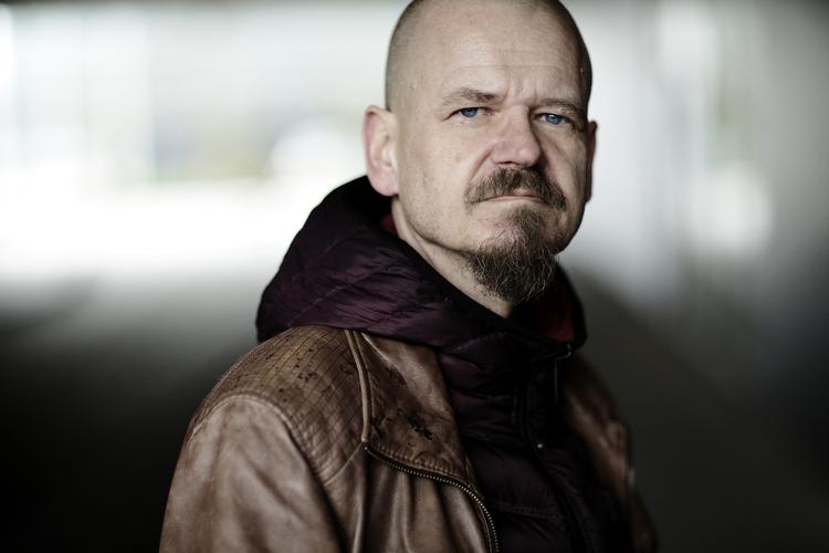 ROS. Kim Leines femte roman 'Afgrunden' rammer i dag hylderne, og den får kun flotte anmeldelser i aviserne. 