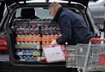 Grænsehandlen via udenlandske netbutikker er blevet langt større, end den fysiske, hvor kunderne kører over grænsen. Fra nytår skal det være endnu lettere for forbrugerne at handle i hele EU, har EU-Parlamentet slået fast med en afgørelse i dag. 