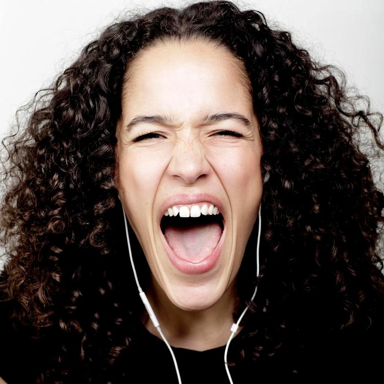 Anya har flere festivaljobs henover sommeren og skal selv høre Chicago-rappereb Noname på Roskilde Festival. 