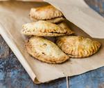 Små pakker. Sprøde og lækre empanadas, som kan bruges i madkassen til både børn og voksne. 