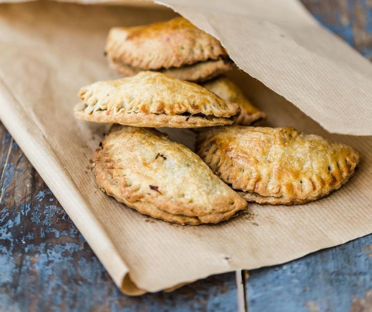 Små pakker. Sprøde og lækre empanadas, som kan bruges i madkassen til både børn og voksne. 