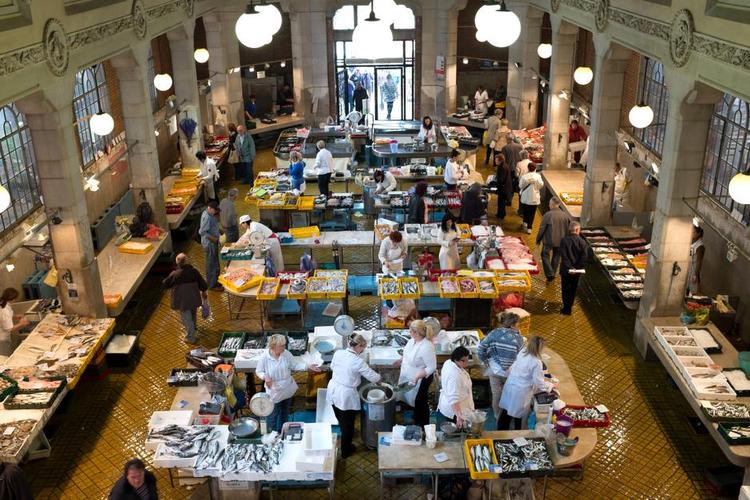 Kunstnerisk. Det store fiskemarked i Rijeka er huset i en smuk art nouveau-bygning. 
