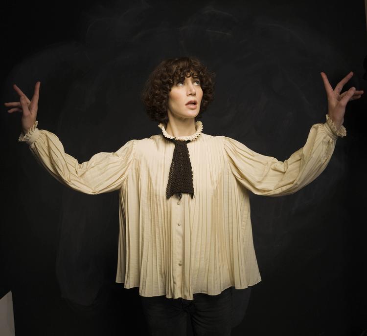 Multimediekunstner. Miranda July breder sig over mange platforme, blandet andet bøger, performances, apps og film. Hun skrev, instruerede og spillede hovedrollen i filmen 'Me and You and Everyone We Know' i 2005, som hun vandt filmfestivalen Cannes' Camera d'Or for. 