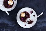Favorit. Min bedste brownie pimpet med Baileys-glaze og brændt marengs. Maja Ambeck Vase
