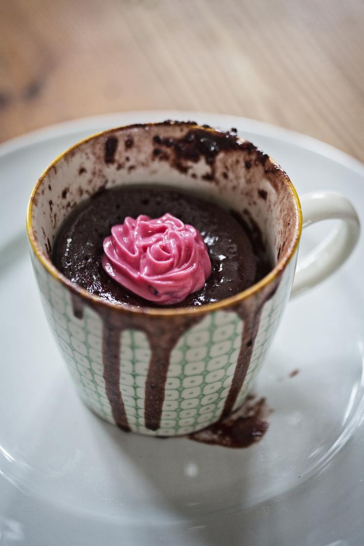 Dejen. Under den korte bagning i mikroovnen hæver dejen voldsomt op for derefter at falde lidt ned igen. Melissa Kühn Hjerrild/POLFOTO