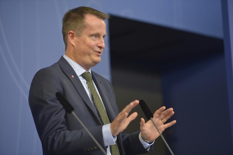 Stop. Onsdag aften annoncerede den svenske indenrigsminister, Anders Ygeman (S), at der ville blive indført grænsekontrol for at styrke sikkerheden i forbindelse med flygtningepresset. 