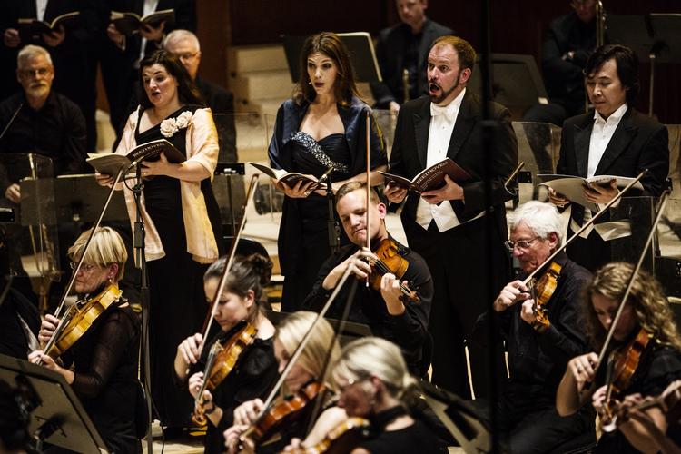 Brancheorganisationen Danske Ensembler, Orkestre og Operainstitutioner (Deoo), der organiserer de fleste af landets større klassiske orkestre og ensembler bortset fra DR's, har taget kontakt til Radio24syv i håb om om et samarbejde om en fælles radiokanal.  DITTE VALENTE (arkiv)/POLFOTO