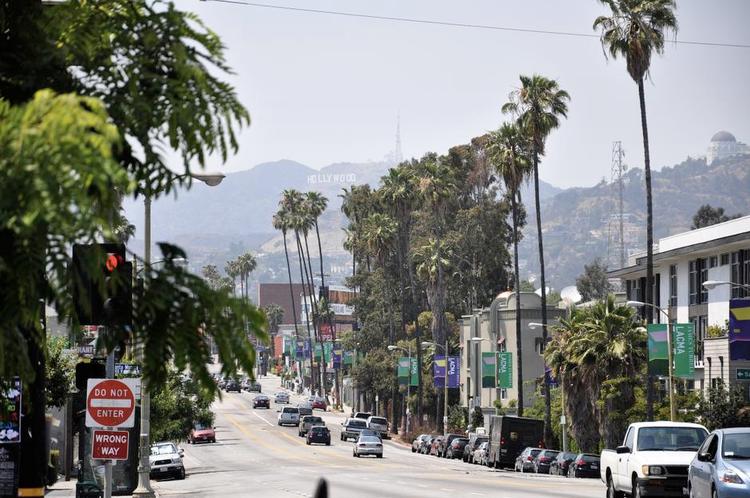 Ikon. Grønne og hyggelige Silver Lake ligger for foden af Hollywood Hills, og det berømte skilt er altid at se i horisonten. 