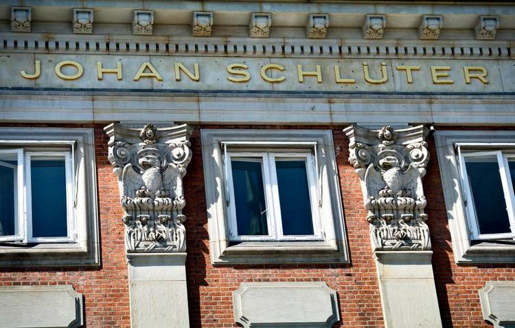 Kaput. Johan Schlüters advokatfirma har været kendt som landets førende, når det kom til ophavsret. Den verserende sag har knækket firmaet, som nu er konkurs. Lars Krabbe